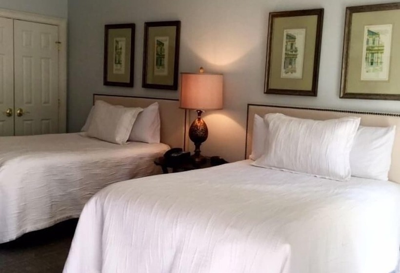 فندق Carriage House Inn