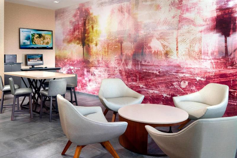 فندق Courtyard By Marriott Lagrange