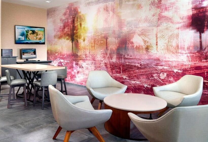 فندق Courtyard By Marriott Lagrange