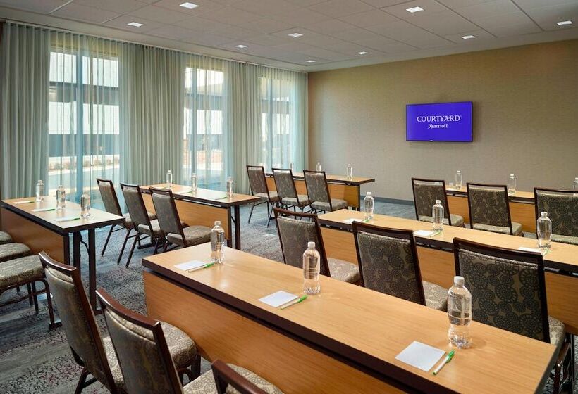 فندق Courtyard By Marriott Lagrange