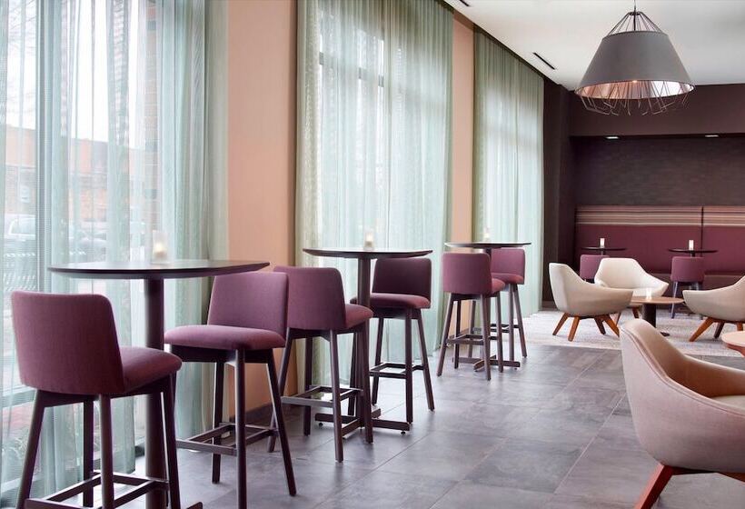 فندق Courtyard By Marriott Lagrange