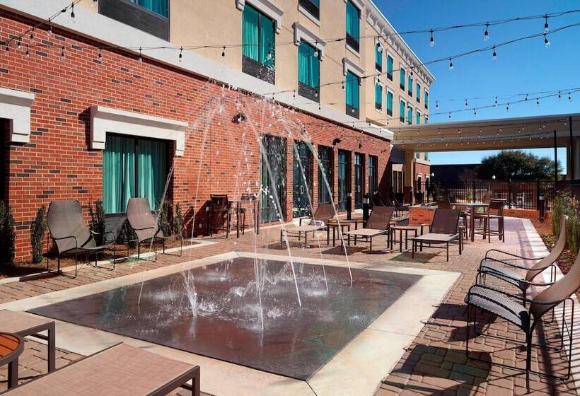 فندق Courtyard By Marriott Lagrange