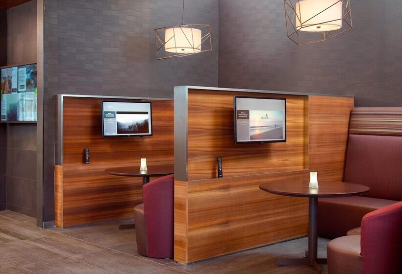 فندق Courtyard By Marriott Lagrange