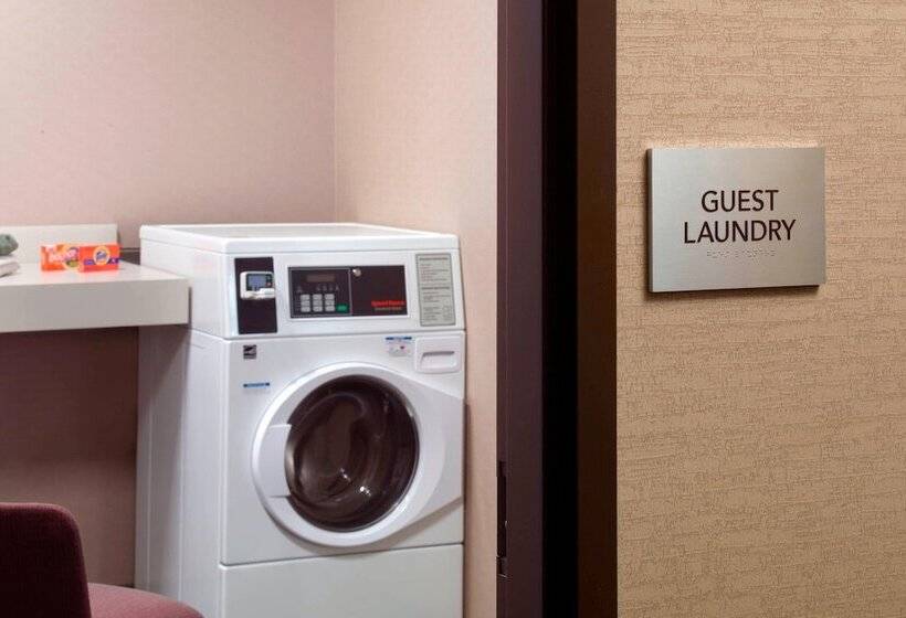 فندق Courtyard By Marriott Lagrange