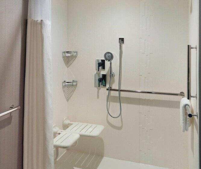 فندق Courtyard By Marriott Lagrange