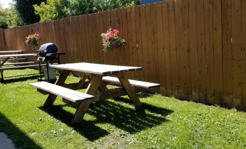 فندق Edgewater Inn