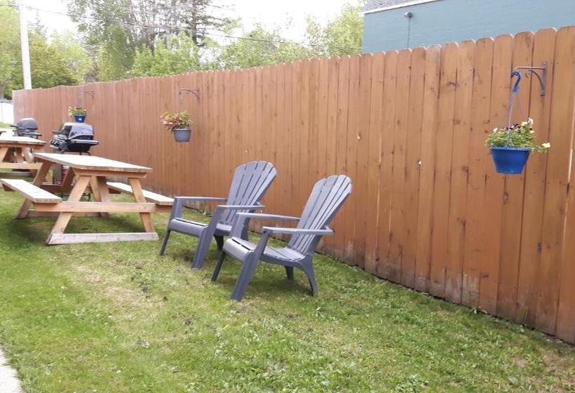 فندق Edgewater Inn