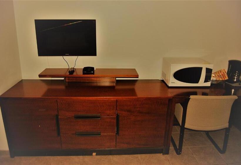 فندق Edgewater Inn