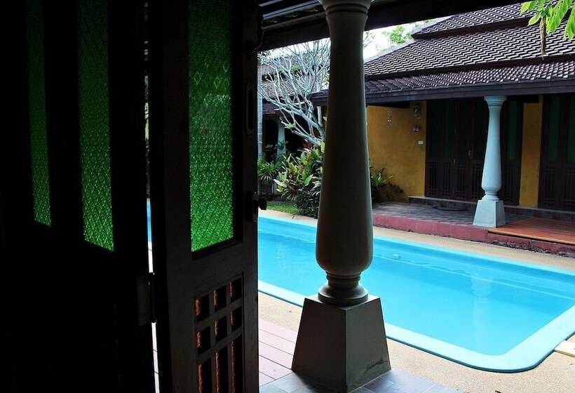 هتل Excellence Villas & Hostel