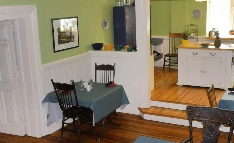 호텔 Frontenac Club Inn