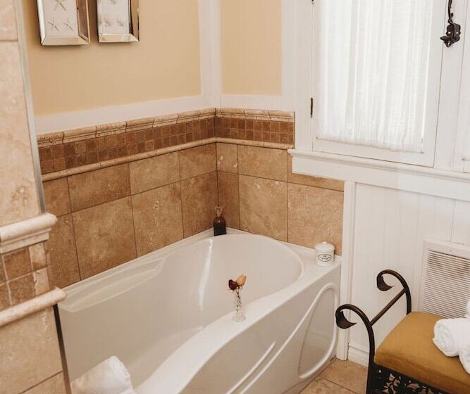 Отель Grey Gables Inn