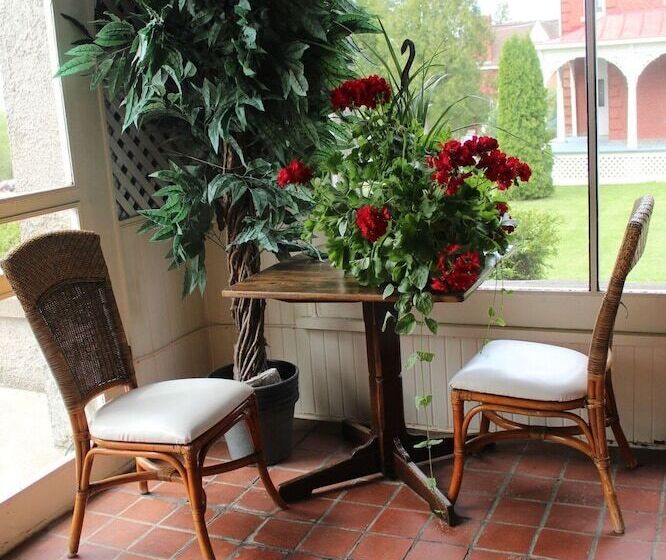 Отель Grey Gables Inn