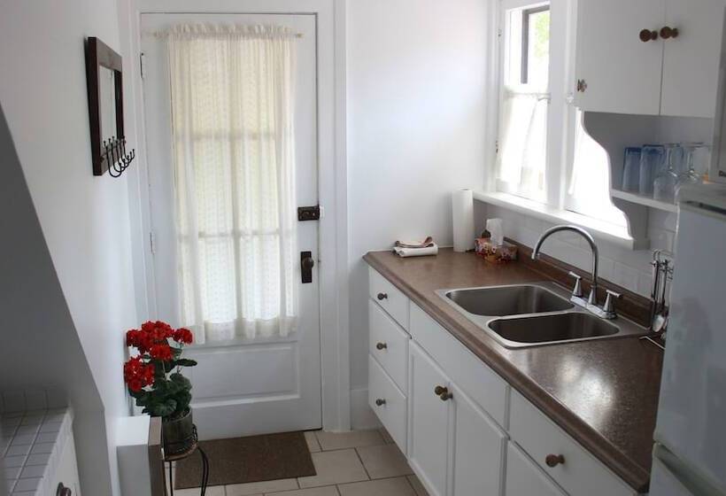 Отель Grey Gables Inn