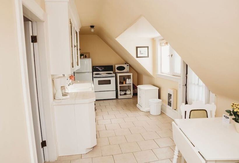 Отель Grey Gables Inn