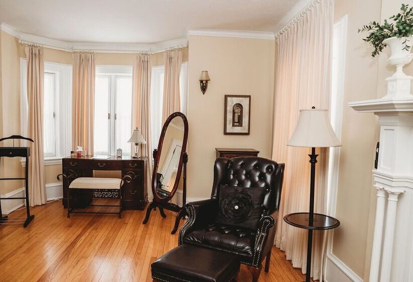 Отель Grey Gables Inn