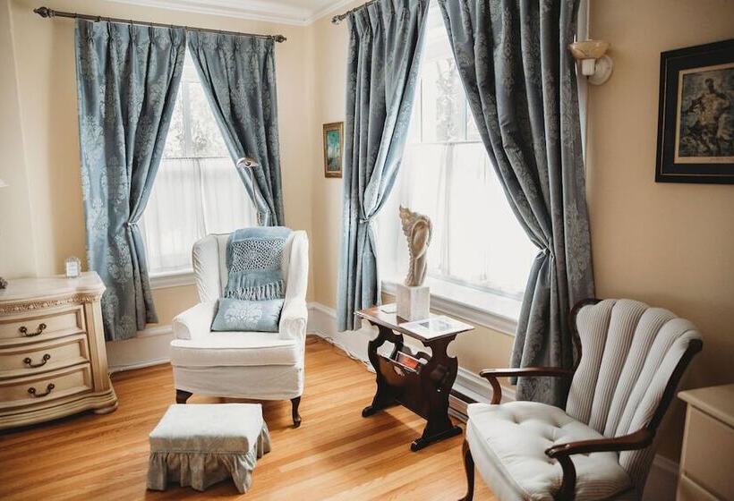 Отель Grey Gables Inn