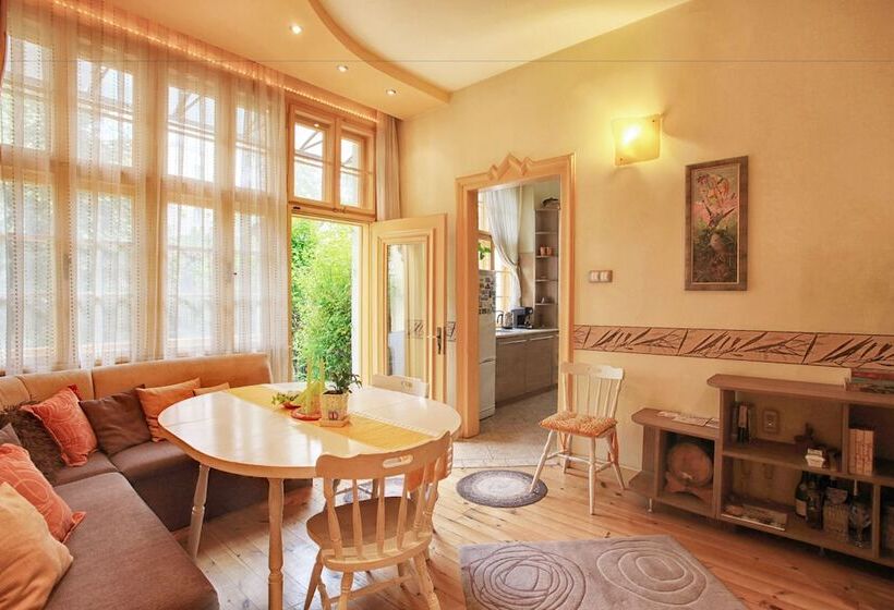 호텔 Guesthouse Tomovi