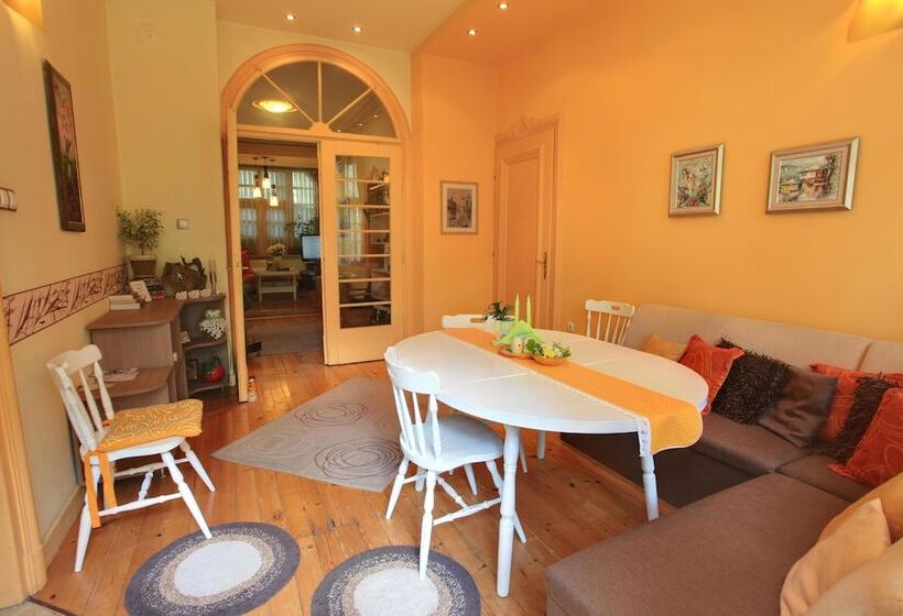 호텔 Guesthouse Tomovi