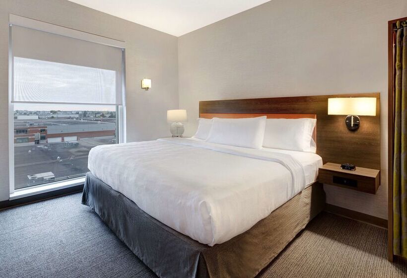 هتل Home2 Suites By Hilton Montreal Dorval