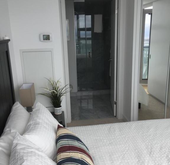 فندق Downtown Condo 20th Floor Lake View Suite