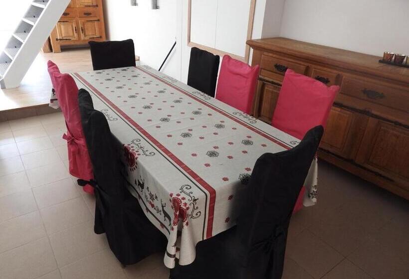 Отель Les Voisins De Mr Sax