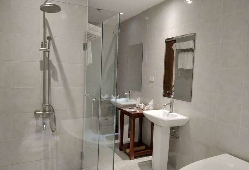 Log Cabin Hotel   Safari Lodge Baguio