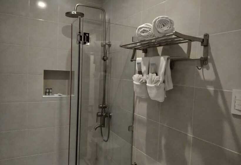 Log Cabin Hotel   Safari Lodge Baguio