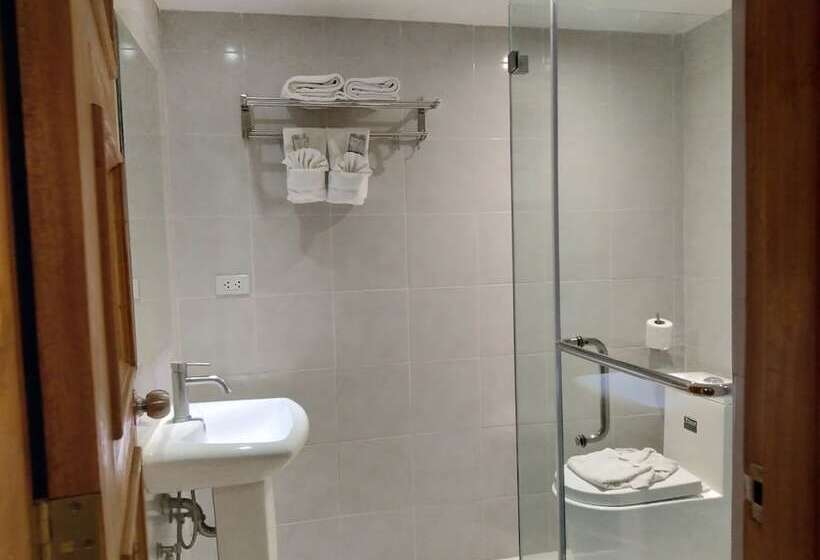 Log Cabin Hotel   Safari Lodge Baguio