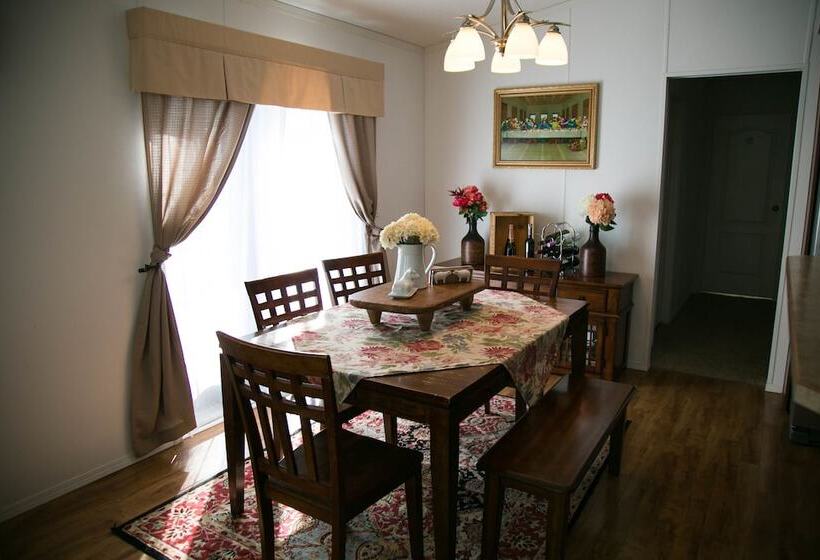 فندق Lou And Francis Guesthouse