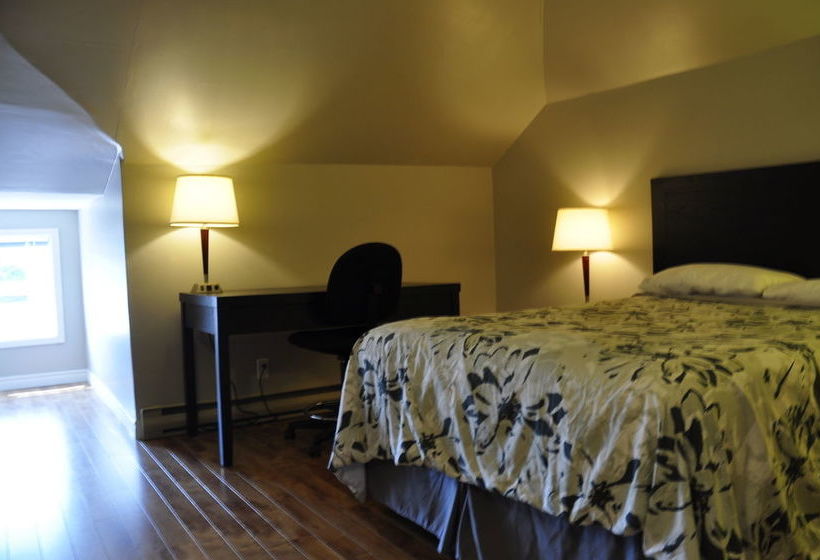 ホテル Moncton Suites - 267 Universite Ave