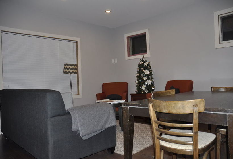 ホテル Moncton Suites - 267 Universite Ave