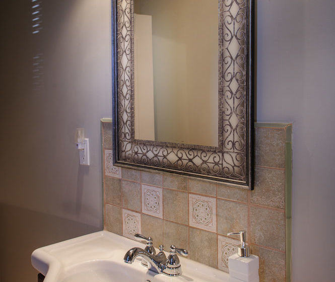 ホテル Moncton Suites - 267 Universite Ave