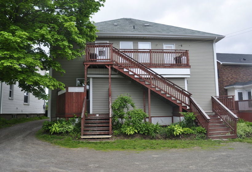 ホテル Moncton Suites - 267 Universite Ave