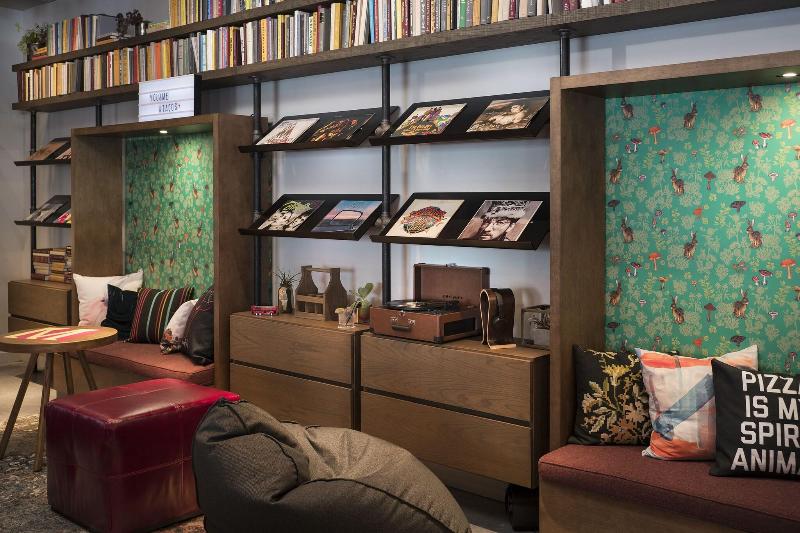 Отель Moxy Chicago Downtown