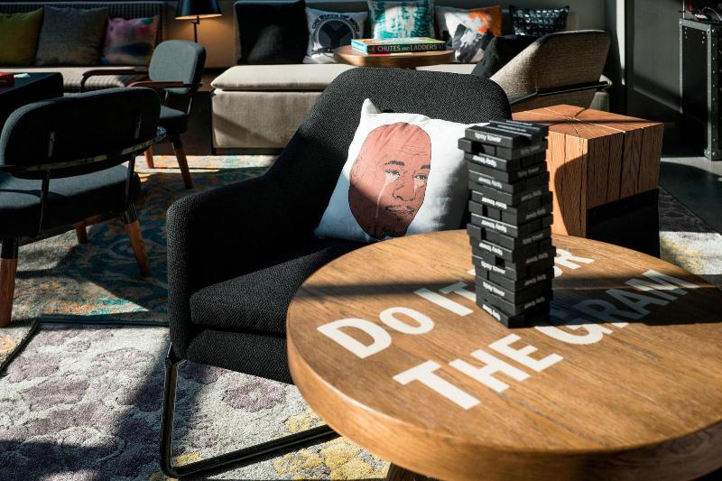 Отель Moxy Chicago Downtown