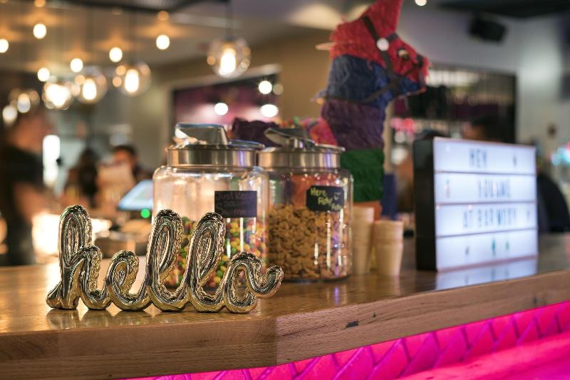 Отель Moxy Chicago Downtown