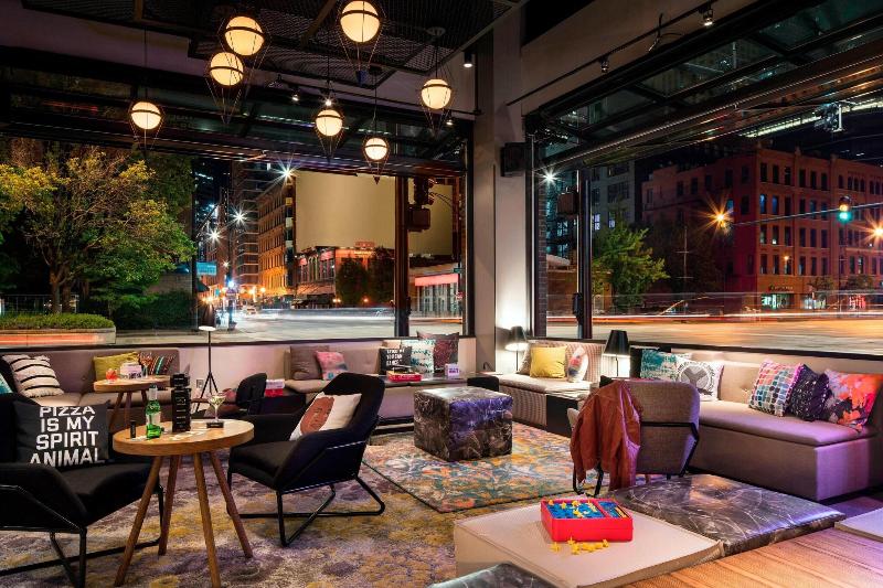 Отель Moxy Chicago Downtown
