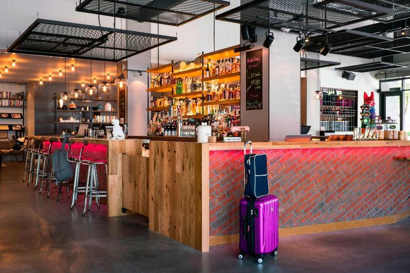 Отель Moxy Chicago Downtown