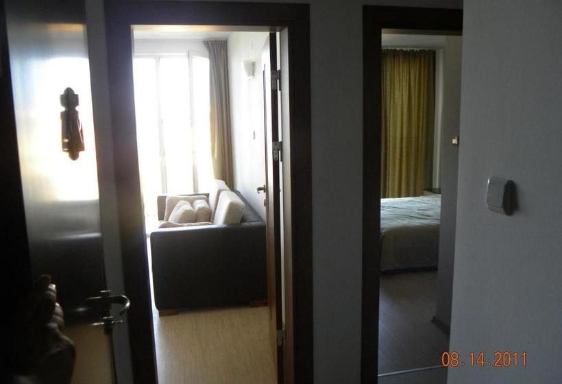 בית מלון כפרי New Town Complex