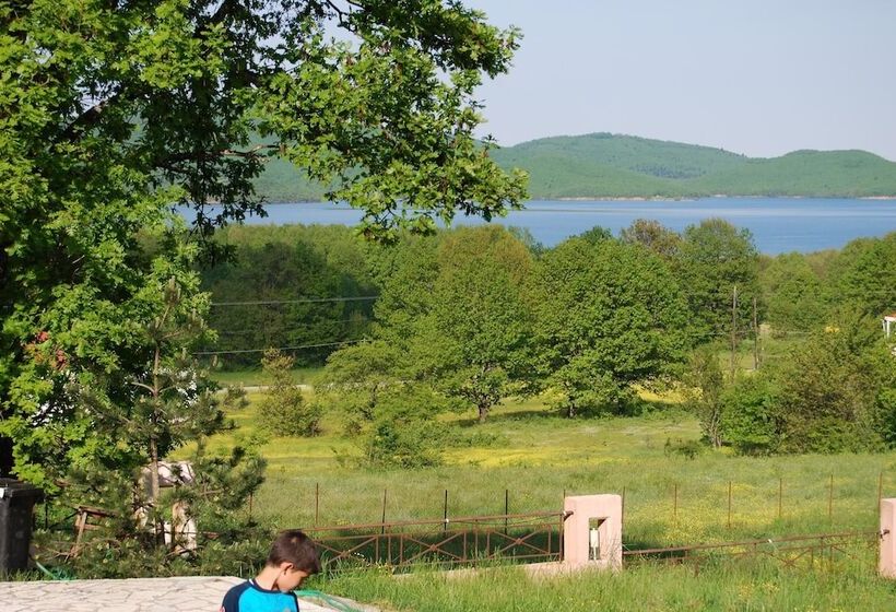 בית מלון כפרי Oreiades Suites