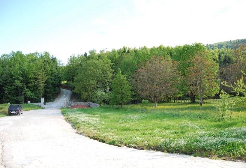 בית מלון כפרי Oreiades Suites