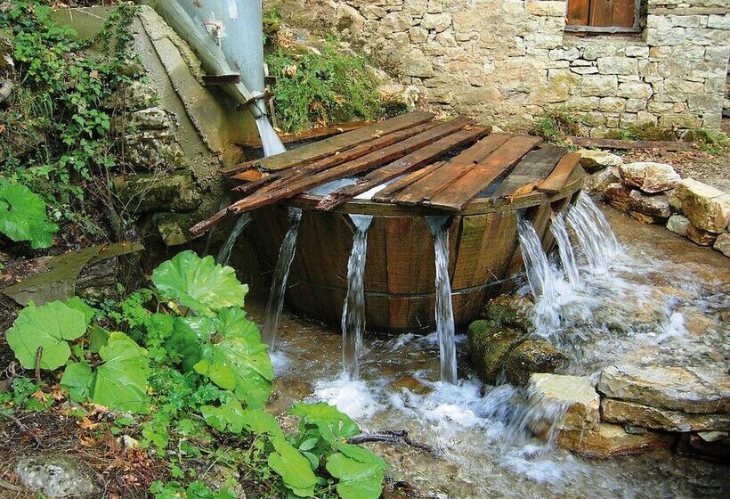 בית מלון כפרי Oreiades Suites