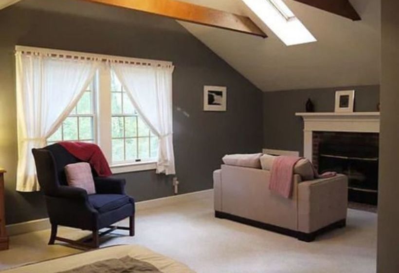 酒店 Pine Hollow Inn