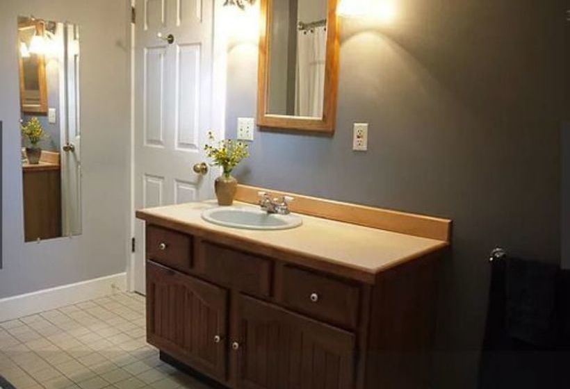 酒店 Pine Hollow Inn