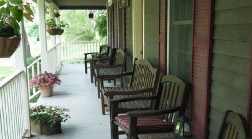 酒店 Pine Hollow Inn