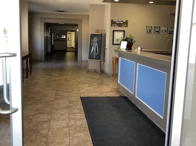 Hotel R & R Wainwright Inn