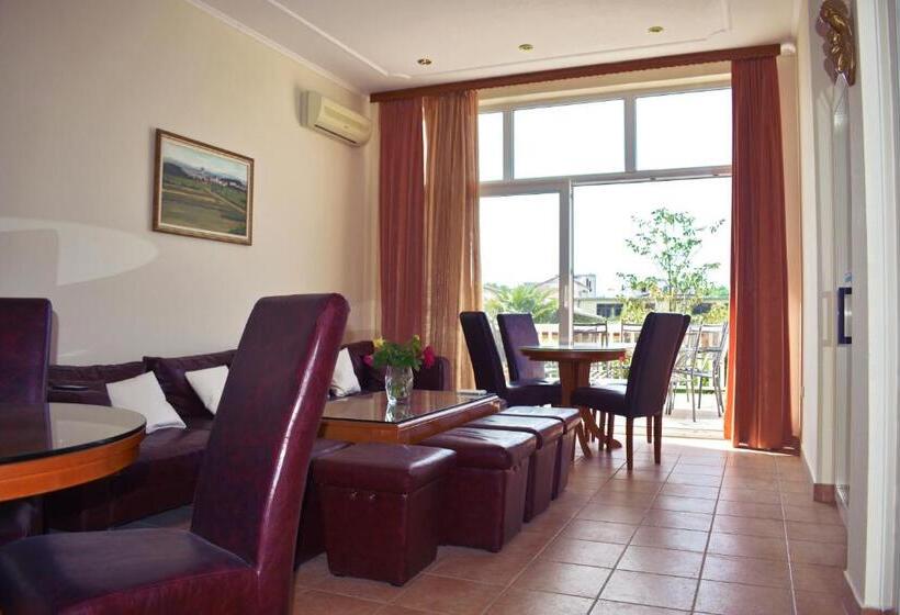 Hotel Guest House Regina Mundi