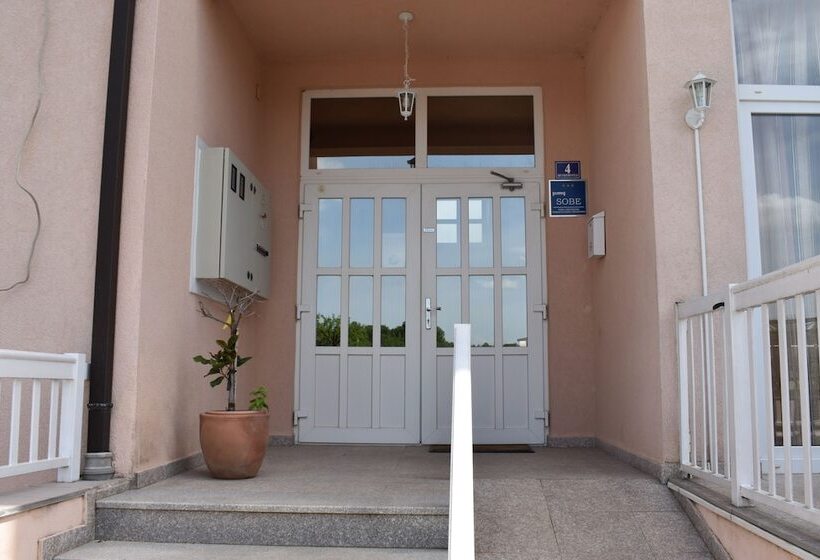 Hotel Guest House Regina Mundi