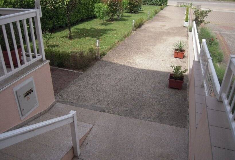 Hotel Guest House Regina Mundi