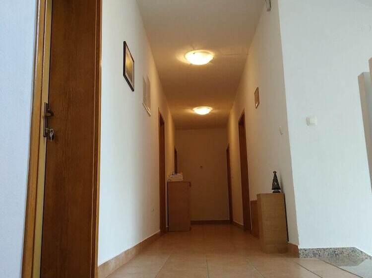 Hotel Guest House Regina Mundi